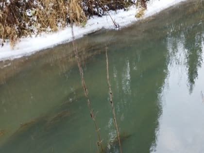 В ХМАО утонул мотобуксировщик, людей удалось спасти