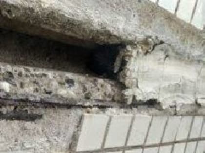 Новокузнечанка высудила с управляющей компании 15 тысяч рублей за свои страдания из-за незаделанных межпанельных швов