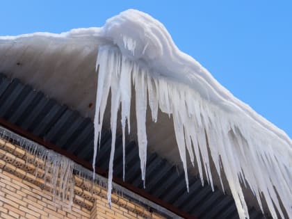 Опасный лёд. В МЧС дали советы, как обезопасить себя период весеннего таяния снега