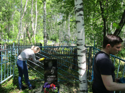 Молодые сотрудники и ветераны КП-2 по традиции перед Днем памяти и скорби посетили могилу ветерана Великой Отечественной войны, полного кавалера орденов Славы 1,2,3 степени, ветера