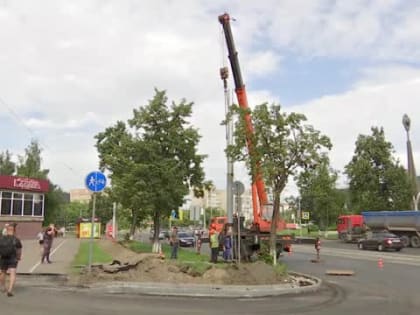 Монтаж опор для контактной сети на проспекте Октябрьском