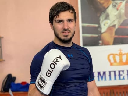 Прокопчанин Артем Вахитов защитил титул чемпиона на турнире Glory 66 в Париже