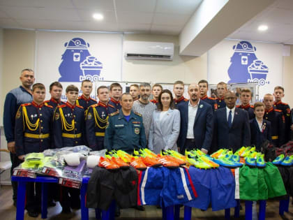 Кузбасские единороссы передали спортивный инвентарь кадетам и спортсменам