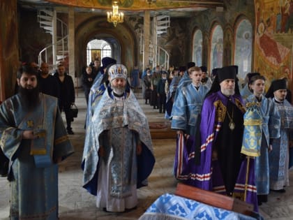 В праздник Похвалы Пресвятой Богородицы епископ Новокузнецкий и Таштагольский Владимир совершил Божественную литургию