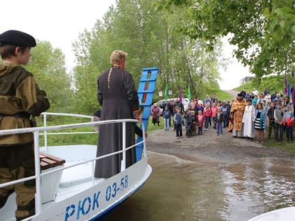 В пятый раз прошёл крестный ход-сплав по Томи. Жители Кемеровского района приняли участие в православных богослужениях.