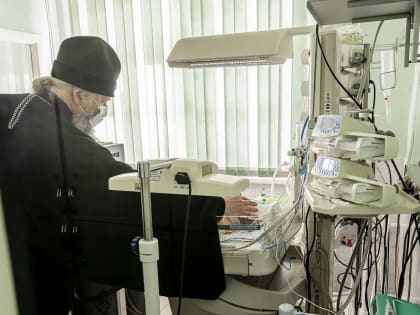 Митрополит Аристарх освятил новое отделение реанимации в детской больнице Кемерова