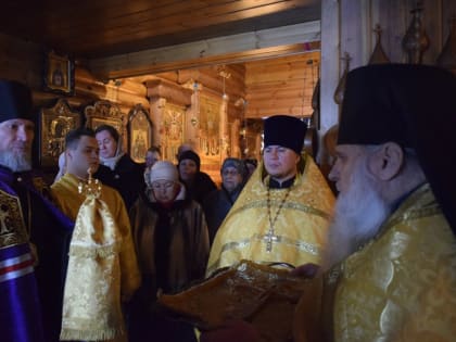 Епископ Владимир совершил Божественную литургию в храме св. мч. Иоанна Воина