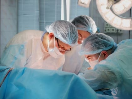 Кузбасские онкологи впервые провели сложную операцию по удалению части органов пациента