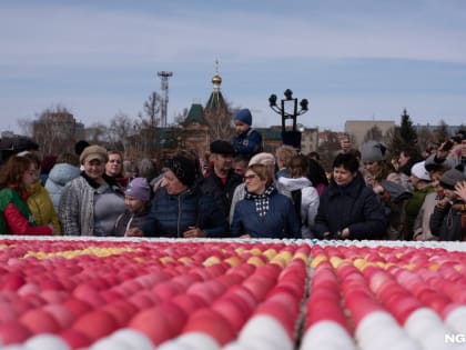 У кого кулич больше: 15 забавных снимков празднования Пасхи со всей страны