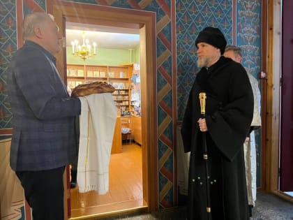 Епископ Новокузнецкий и Таштагольский Владимир совершил Божественную литургию в соборе вмч. Георгия Победаносца г. Таштагола