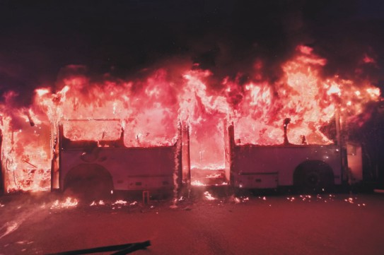 Пожар в анжеро судженске. Анжеро Судженск пожарные. Пожар Анжеро-Судженск. Пожары на транспортных средствах. Анжеро-Судженск загорается автобус.