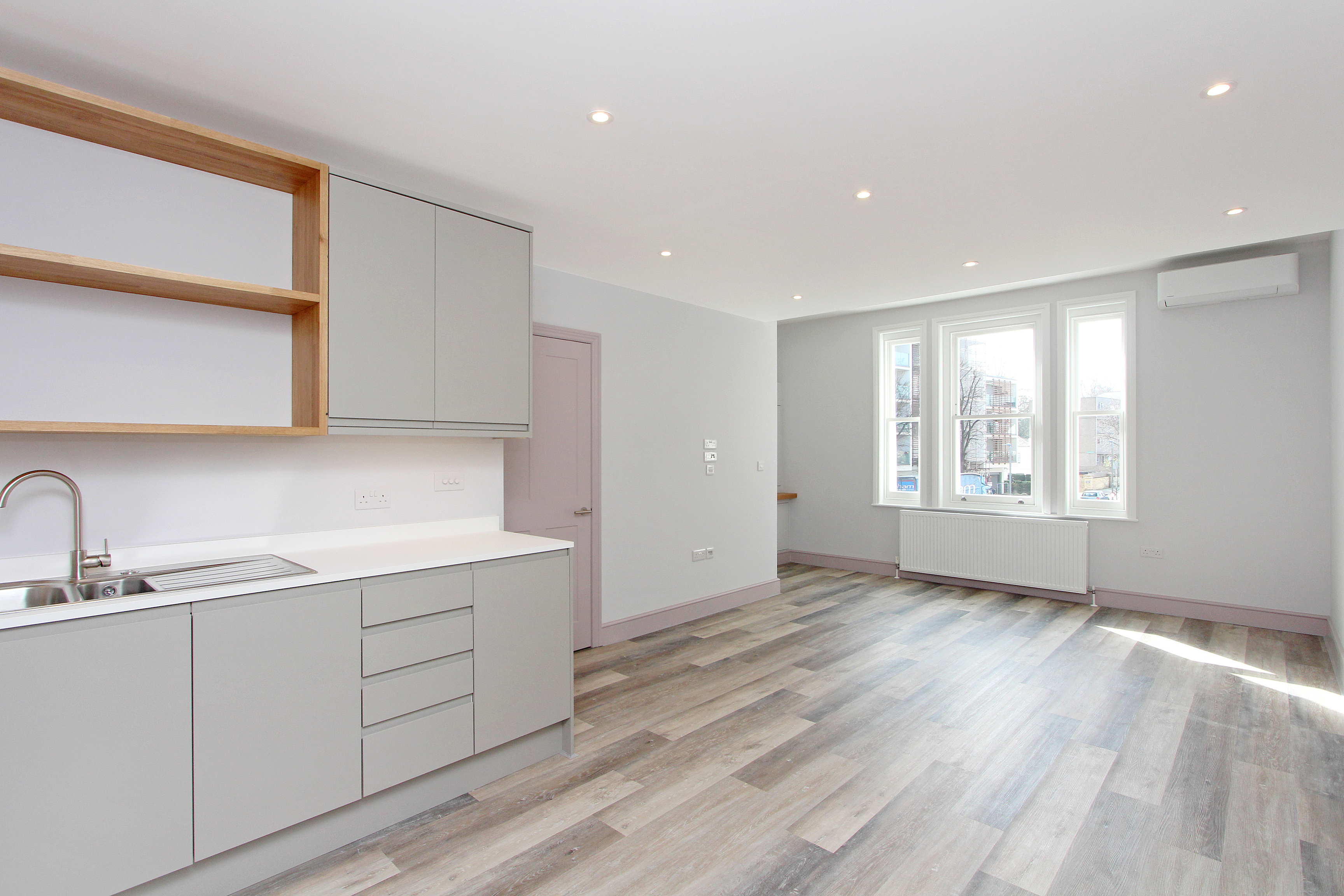 Flats above shops, East Putney - View 9