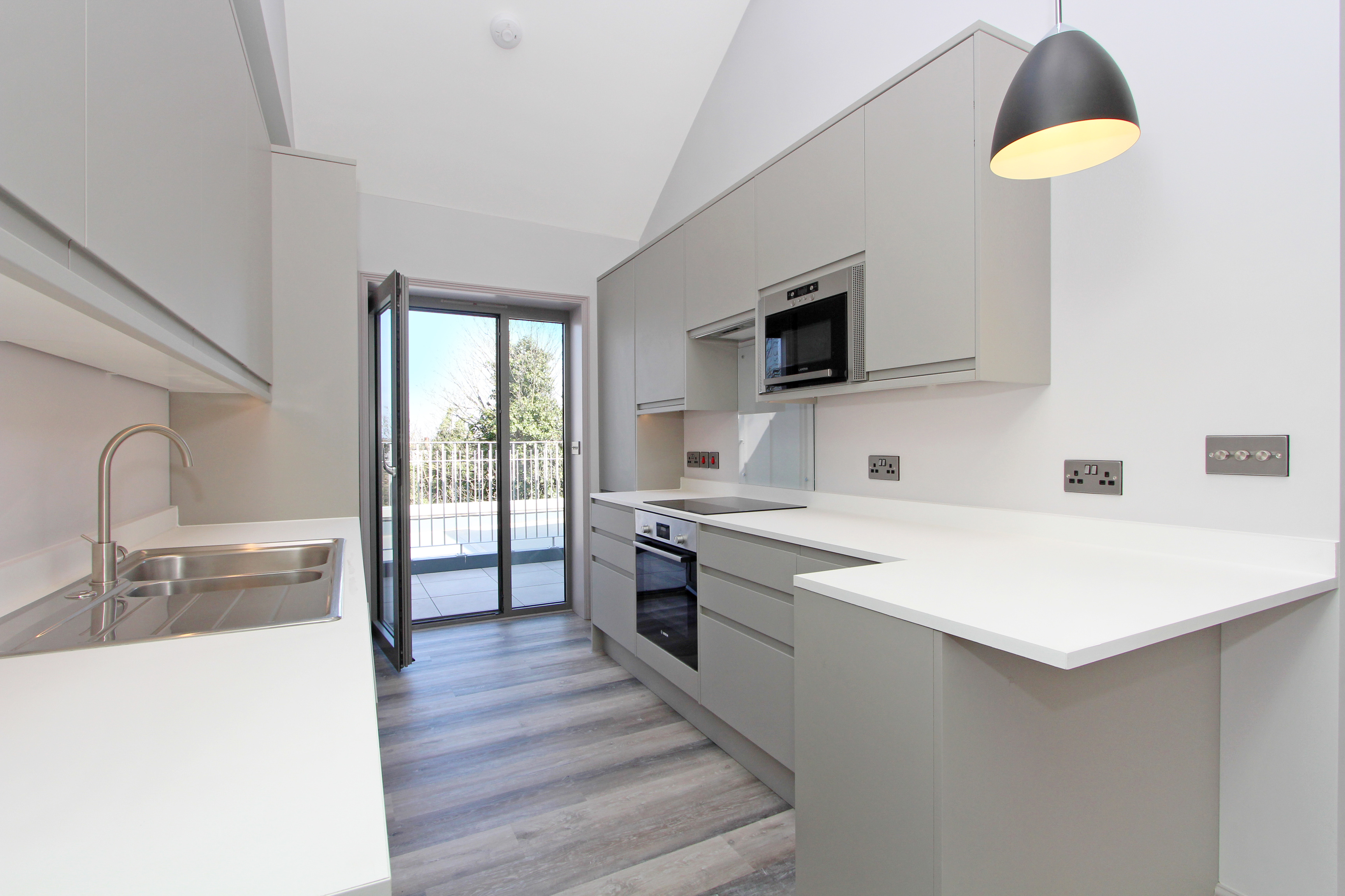 Flats above shops, East Putney - View 5