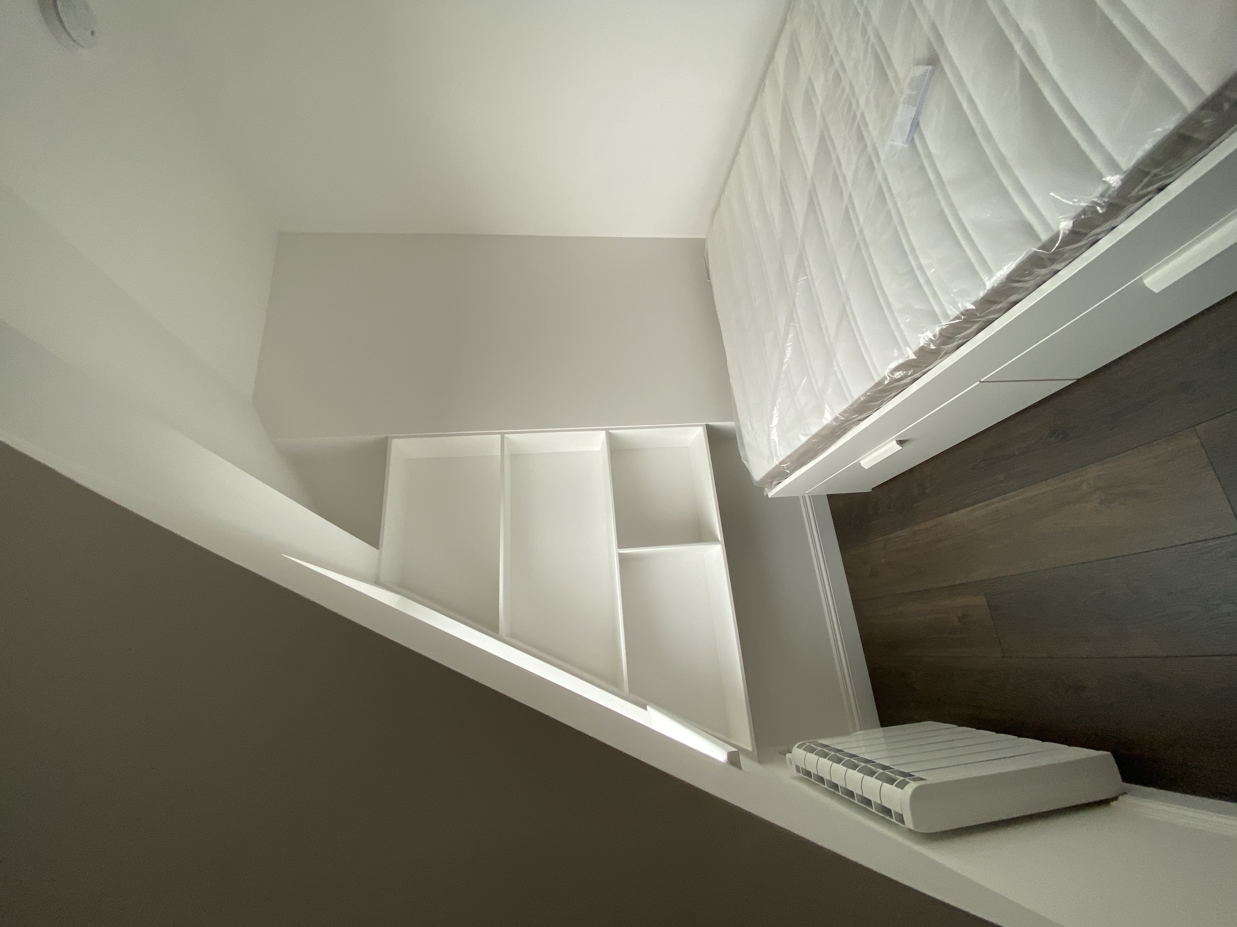 3 Flats above Putney High Street shop - View 6