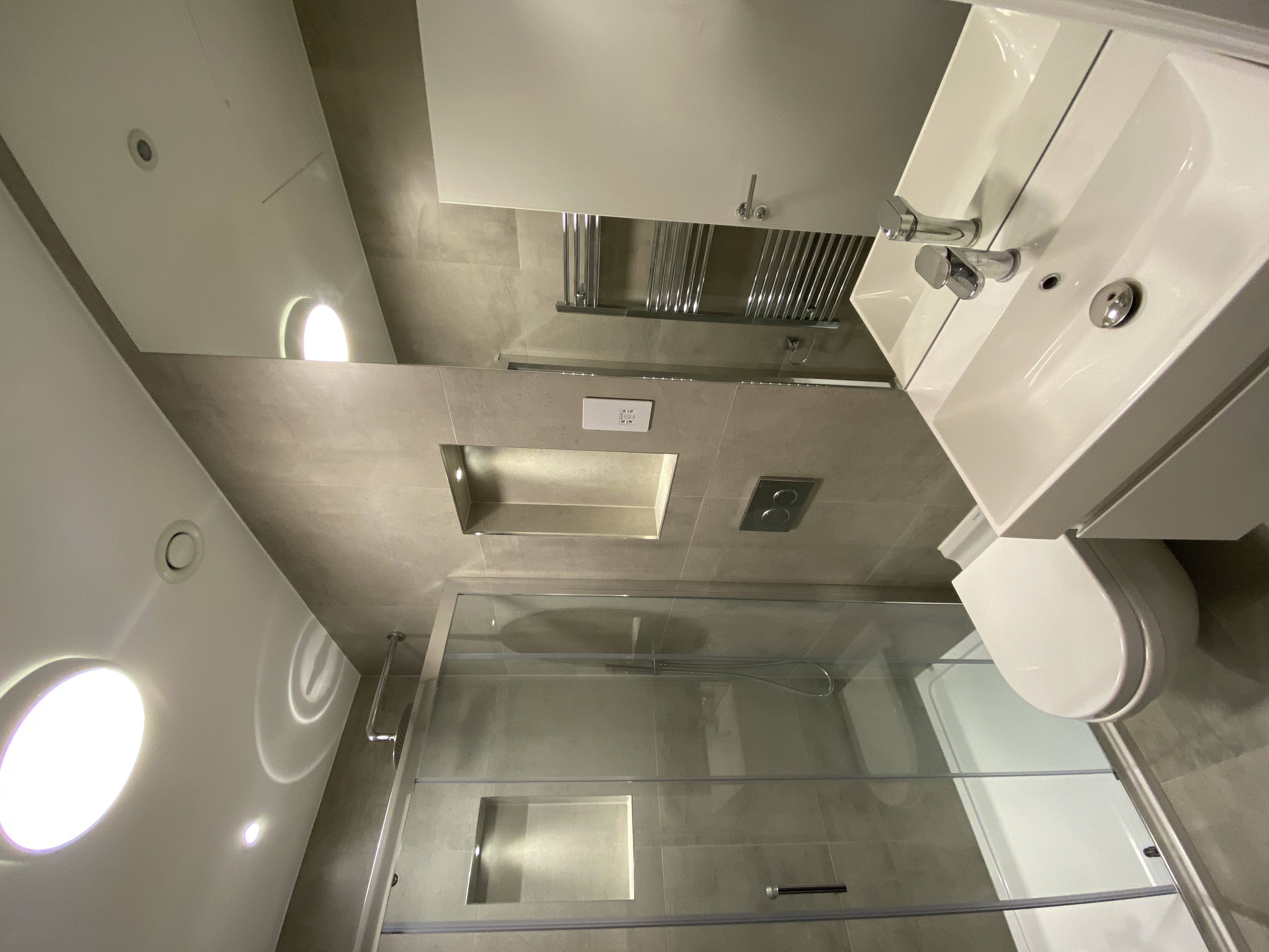 3 Flats above Putney High Street shop - View 7