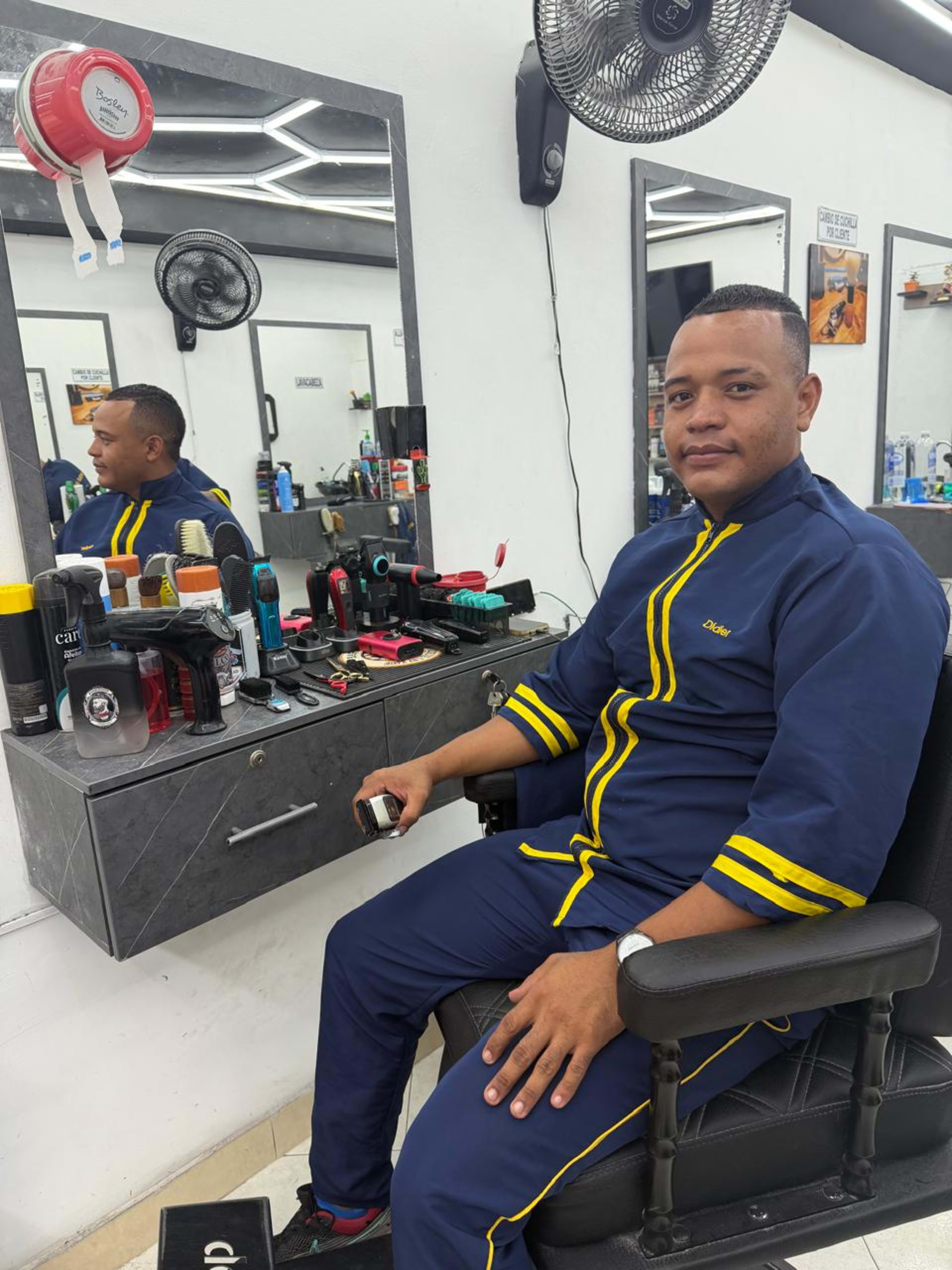 Didier Hernandez G. — Barberos en Medellín