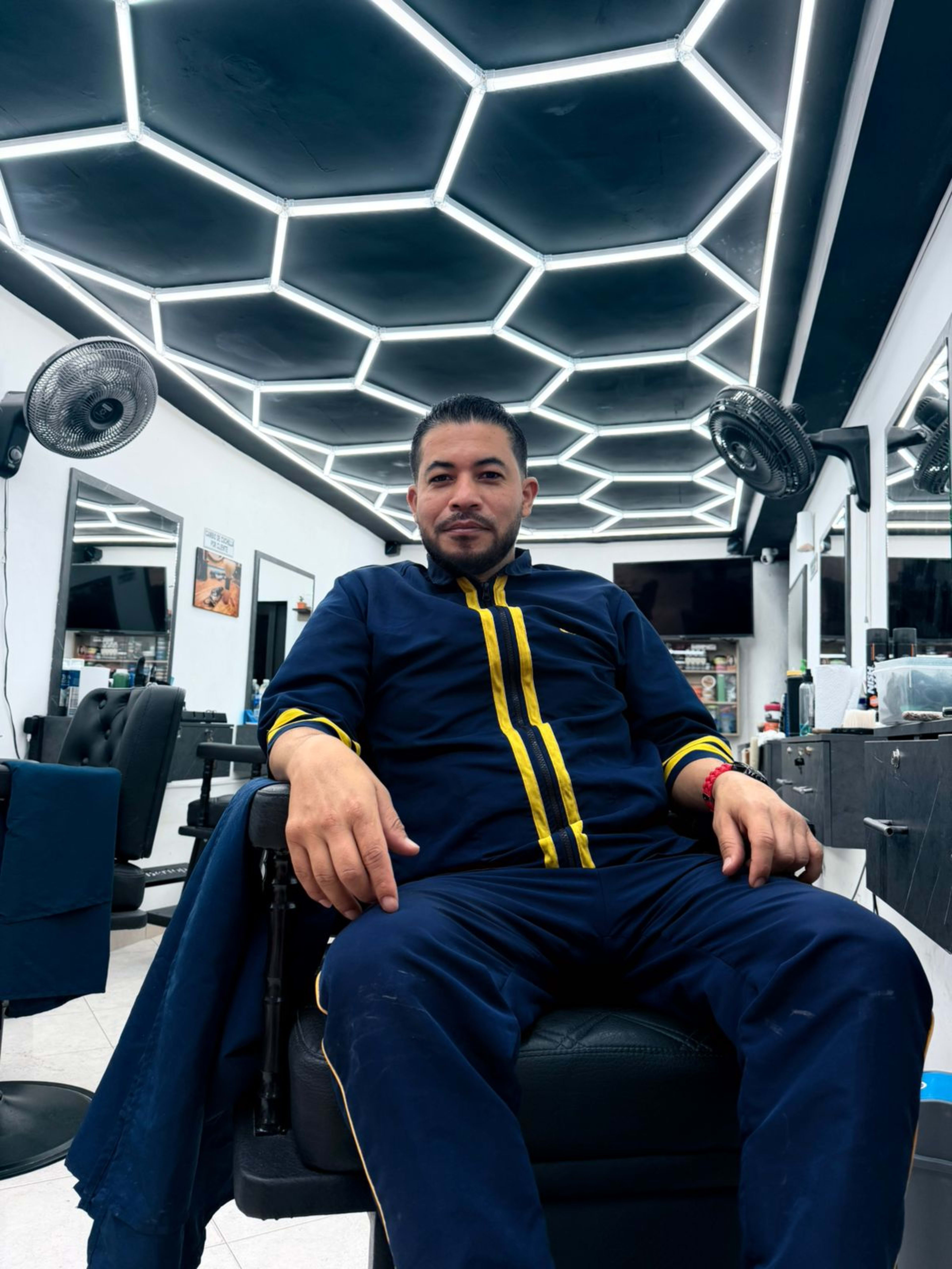 Helmer López — Barberos en Medellín