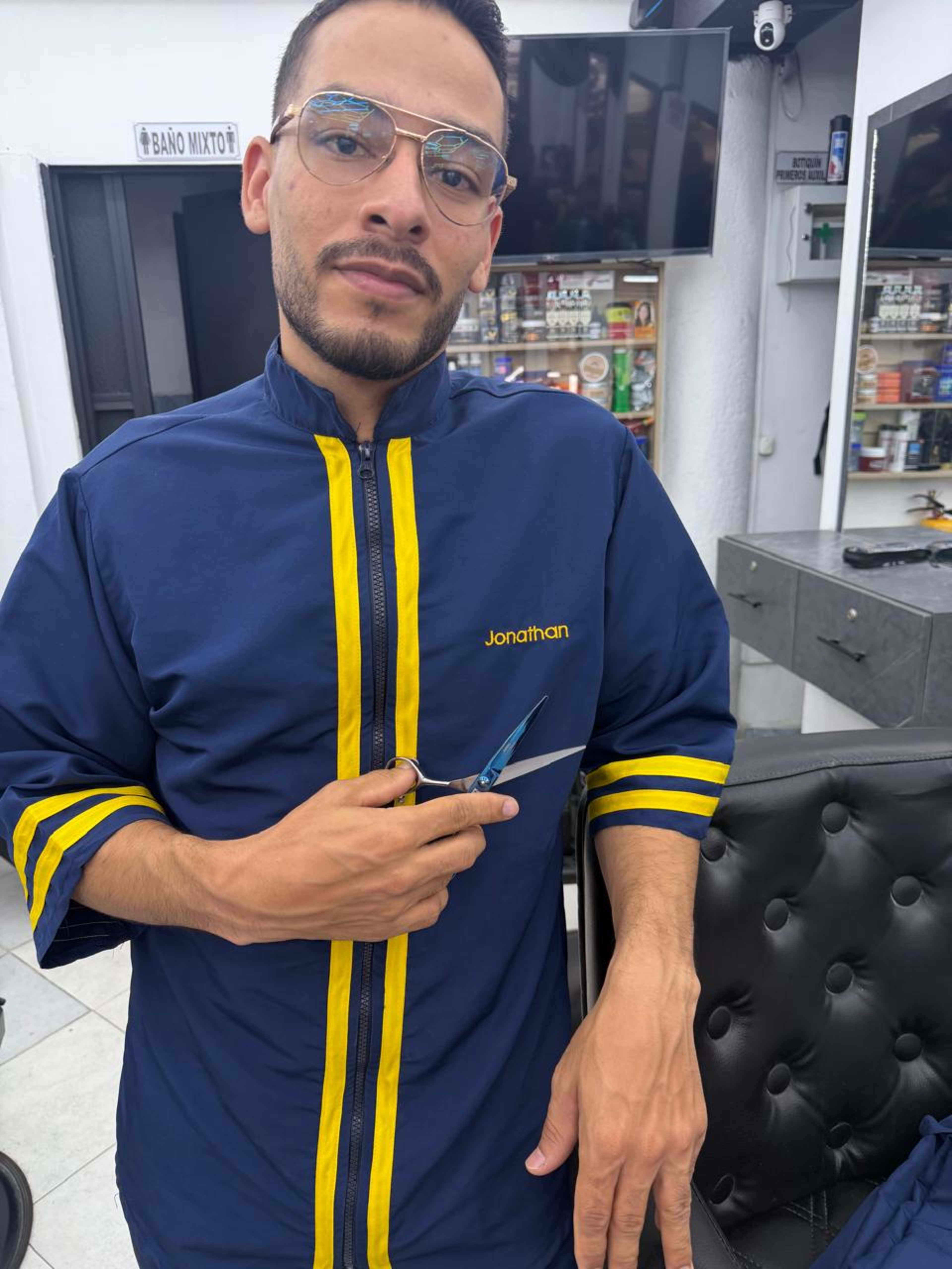 Jhonathan Arley Cardona — Barberos en Medellín