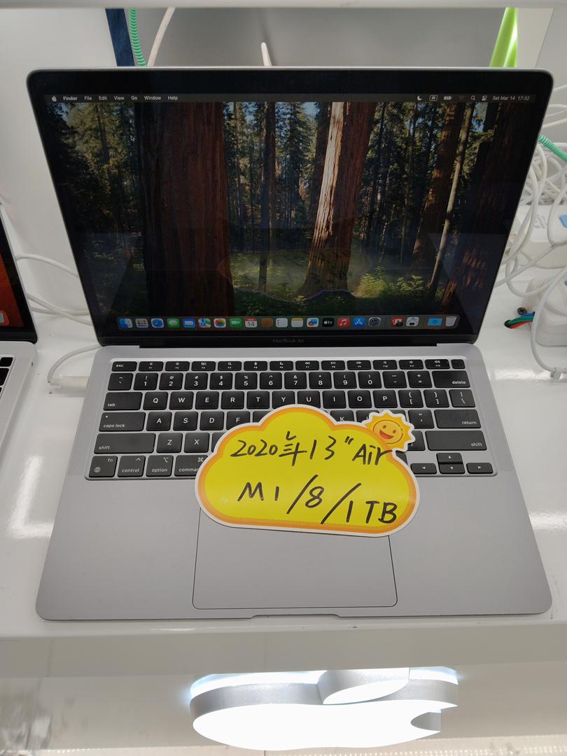 Brand New MacBook Air M1 chip (8GB UM 1TB SSD) | Sarawark Global