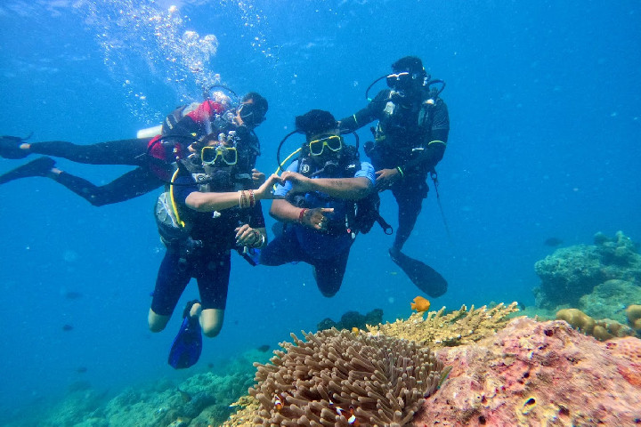 Scuba dive