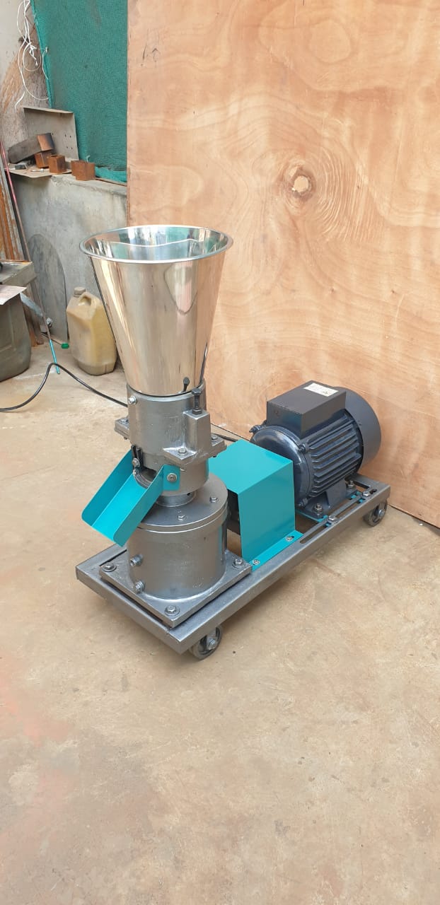 Cattle feed pellet making machine