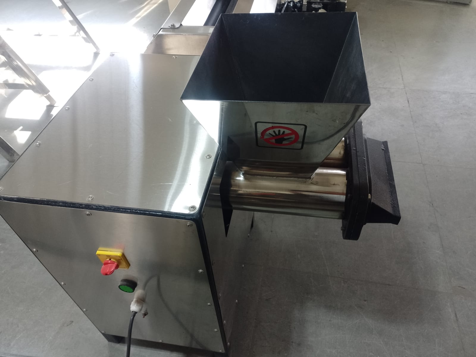 Dough sheeter