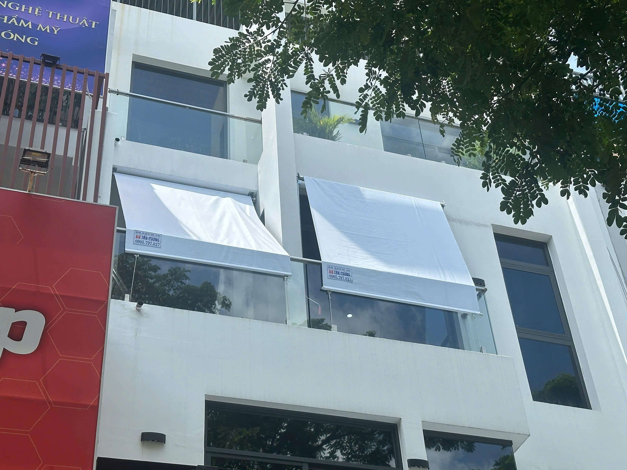Mái thả ray tay kéo nhà phố