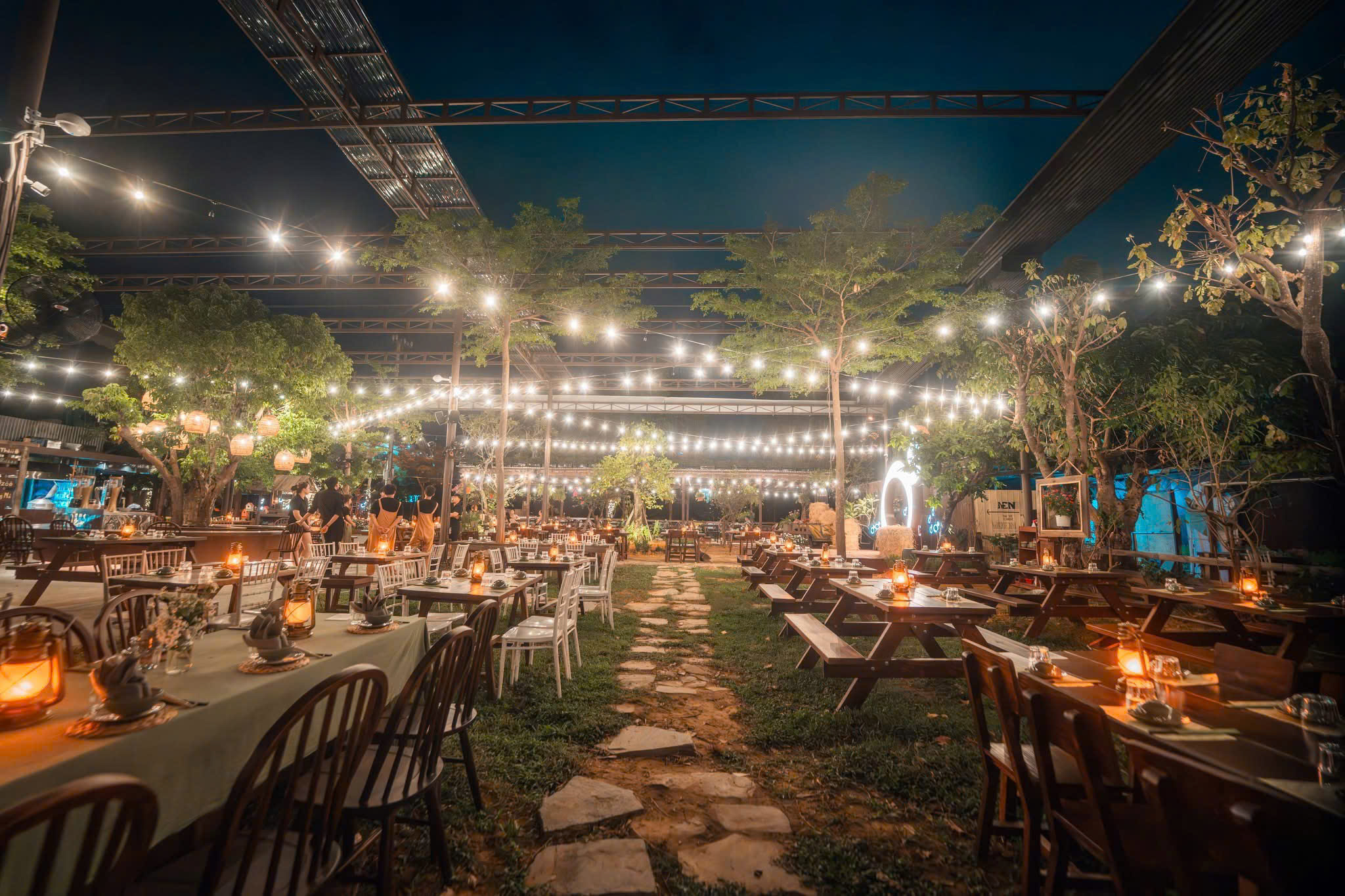 Hệ thống chiếu sáng tại nhà hàng Ơ Hay Riverside
