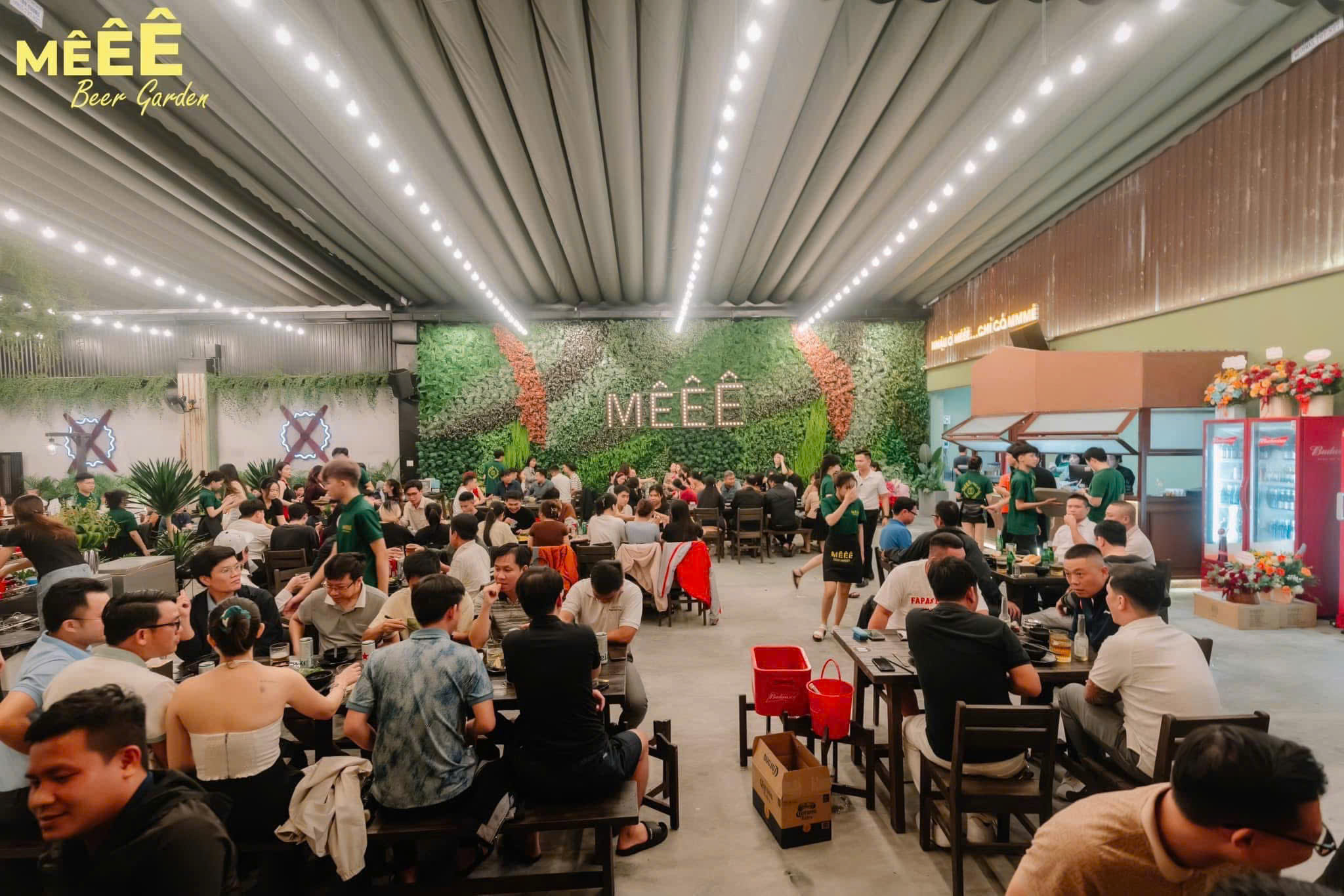 Hệ mái xếp lượn sóng tại nhà hàng MÊ Beer Garden