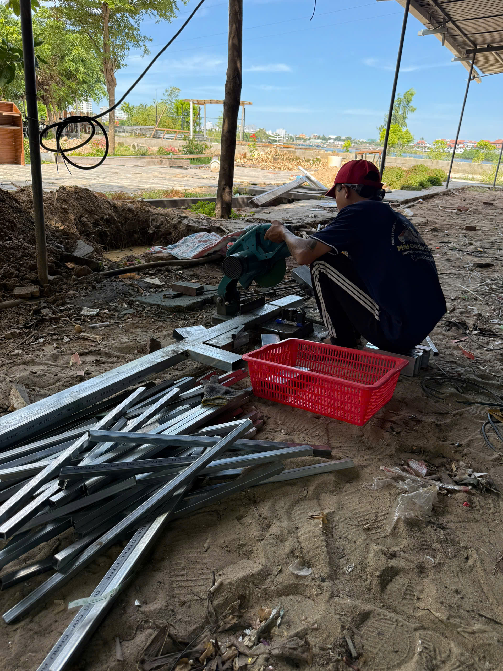 Gia công cấu kiện thép cho nhà hàng Ơ Hay Riverside