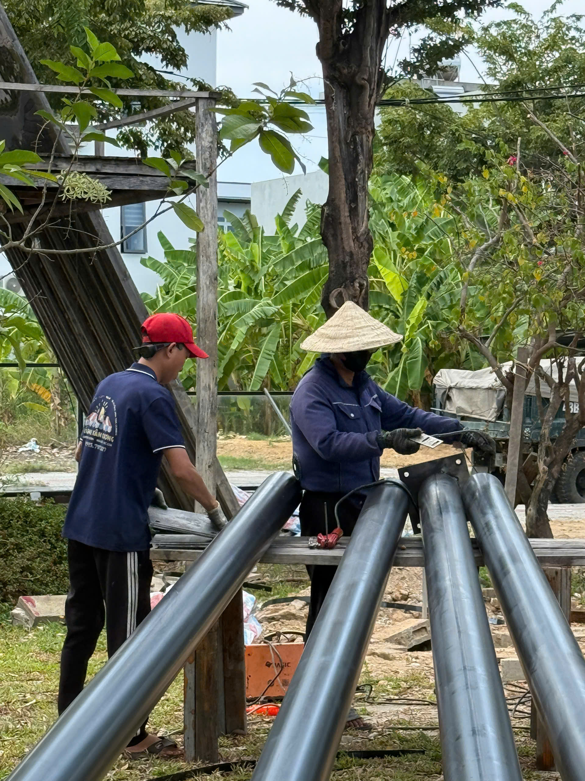 Gia công cấu kiện thép cho mái che nhà hàng