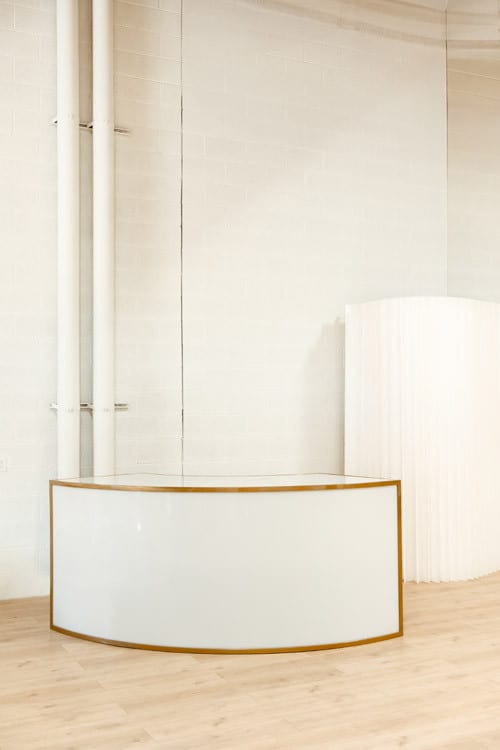 1/4 Curve Avenue Bar - Flat Gold Frame view 4