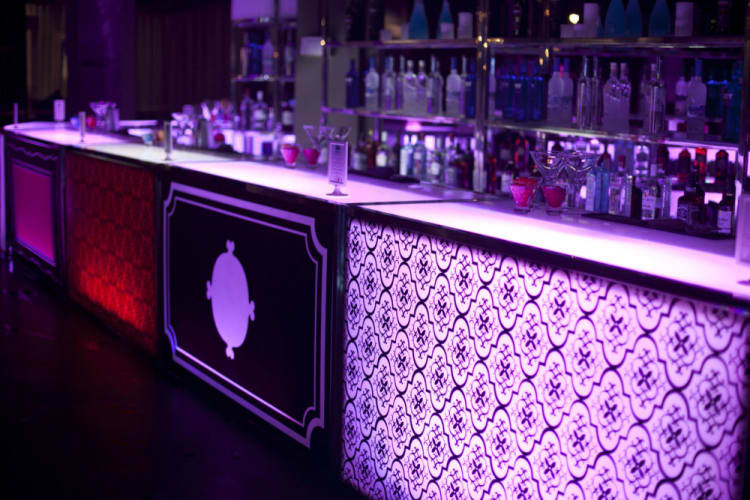 6ft Avenue Bar - Silver Frame view 4
