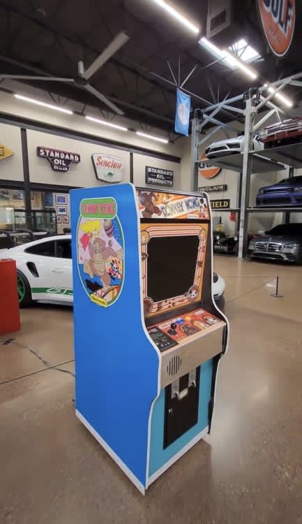Donkey Kong - Stand Up Arcade view 4