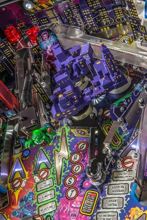 Pinball Machine - Ghostbusters view 3