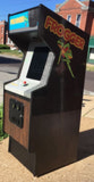 Frogger Arcade Game view 2