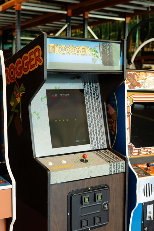 Frogger Arcade Game view 3