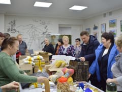 Первый замсекретаря Амурского отделения «Единой России» наградил волонтеров-тыловиков из Зеи и Зейского округа