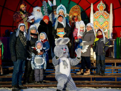 Накануне Нового года на площади Ленина объявили победителей городских конкурсов