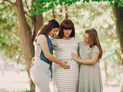 Семье нужно давать квартиру при рождении третьего ребенка, считает Матвиенко