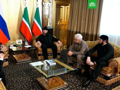 Министр просвещения Кравцов лично привез Кадырову исправленный учебник истории