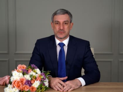 Губернатор Василий Орлов поздравил амурчанок с 8 Марта
