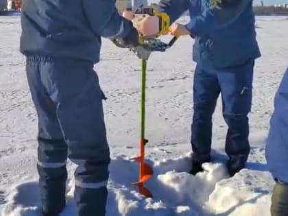 На реке Амур провели первые замеры толщины льда