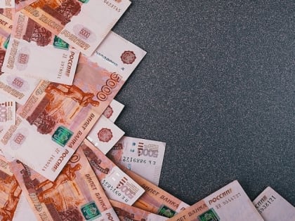 Более половины опрошенных россиян планируют откладывать деньги