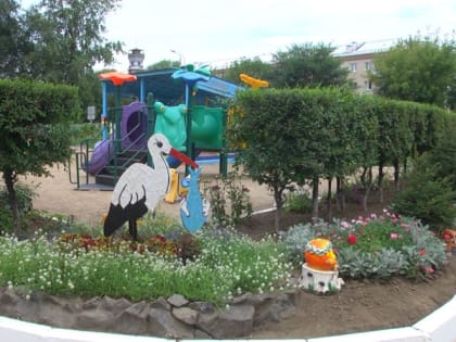 Педагоги и родители воспитанников прогимназии подключились к озеленению Благовещенска