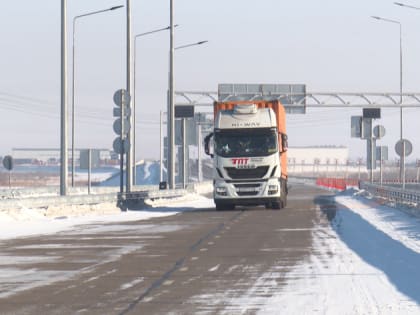 Международный мост через Амур наращивает объемы грузоперевозок