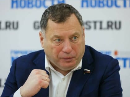 «Каждый должен понять своё место в строю, и не хвастать фото». Депутат Госдумы отругал за отдых за границей