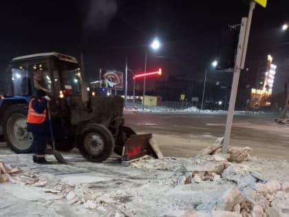 ГСТК продолжает трудиться в две смены, чтобы очистить город от снега и наледи. Что успели сделать за ночь?