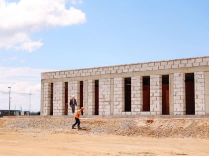 «Строительство погранпереходов всегда вызывает вопросы»: Юрий Трутнев побывал на стройке ТЛТ «Каникурган» (фото)