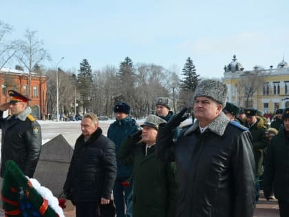 В День защитника Отечества в Благовещенске почтили память воинов (фото)